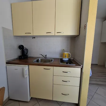 Latica * Split
